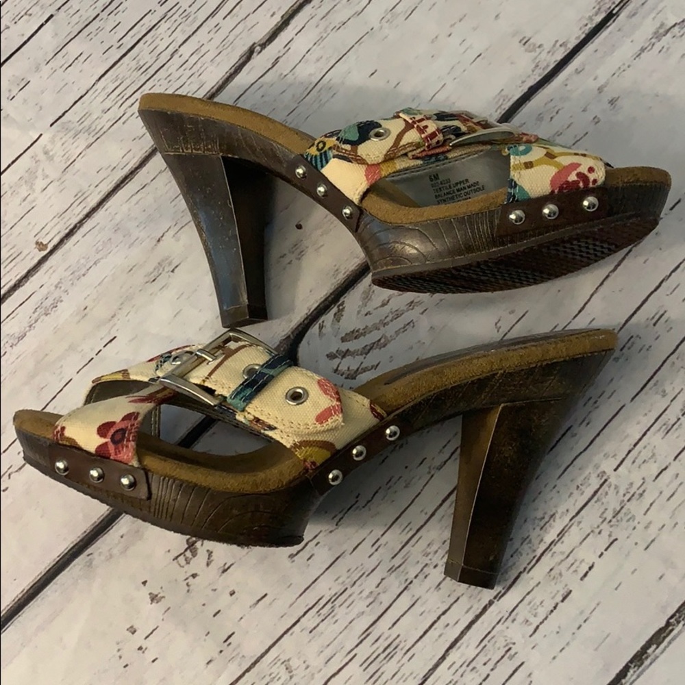 Miss Bisou Buckle Flower Heeled Sandel